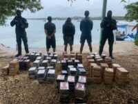 Arrestan tres hombres e incautan 322 paquetes de cocaína y marihuana en Bayahibe, provincia La Altagracia