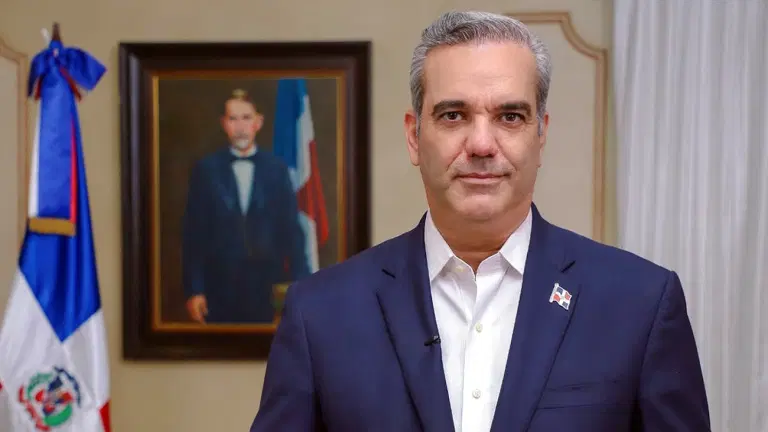 Presidente Abinader dona su salario a causas sociales
