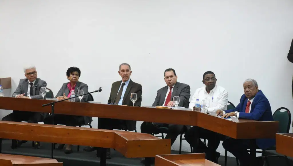 Mescyt completó el proceso de evaluación quinquenal de 49 centros académicos superiores