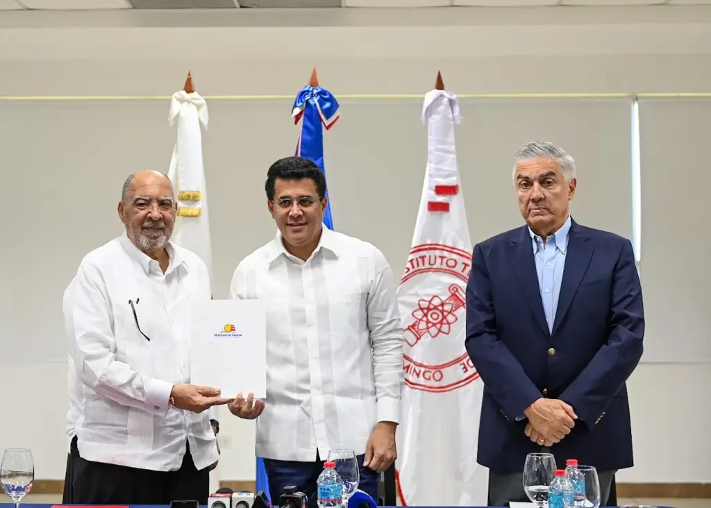 Ministerio de Turismo entrega un millón de dólares a universidades