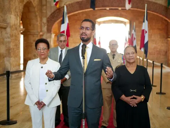 ADOU conmemora natalicio de Eugenio María de Hostos con ofrenda floral en el Panteón de la Patria