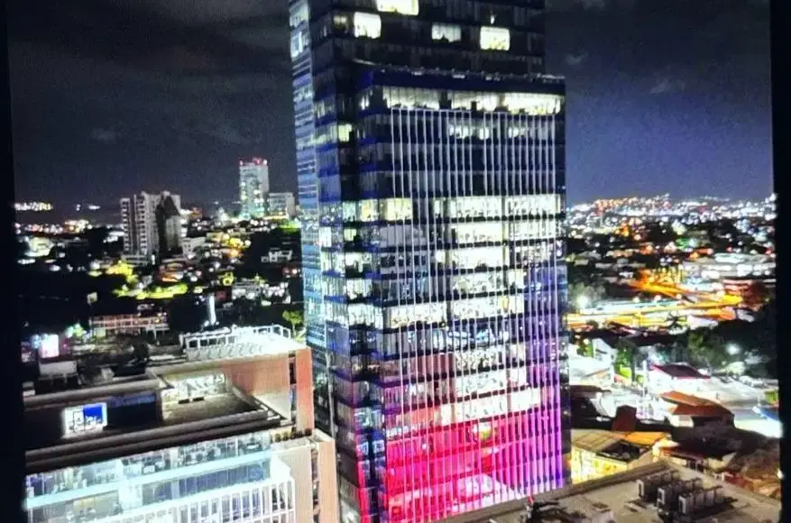 Tegucigalpa se ilumina con los colores de la República Dominicana