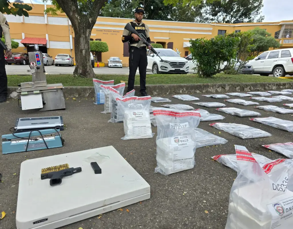 DNCD y MP desmantelan centro distribución de drogas