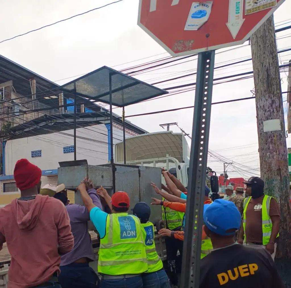 ADN recupera espacios públicos en Villa Juana, Ensanche La Fe y clausura taller