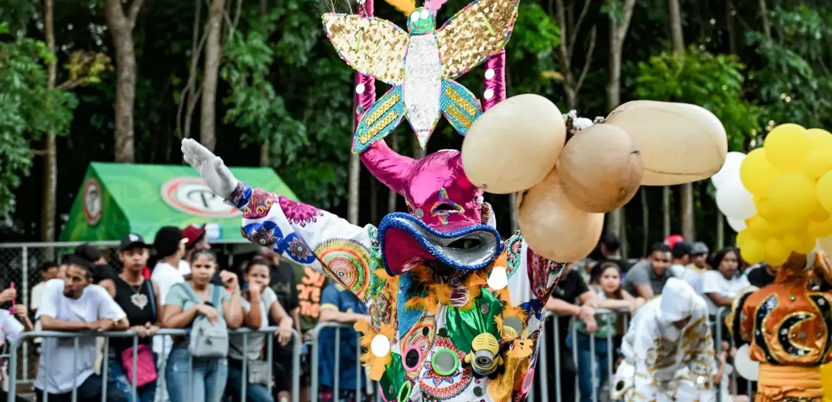 Segundo domingo exitoso del Carnaval de Santiago