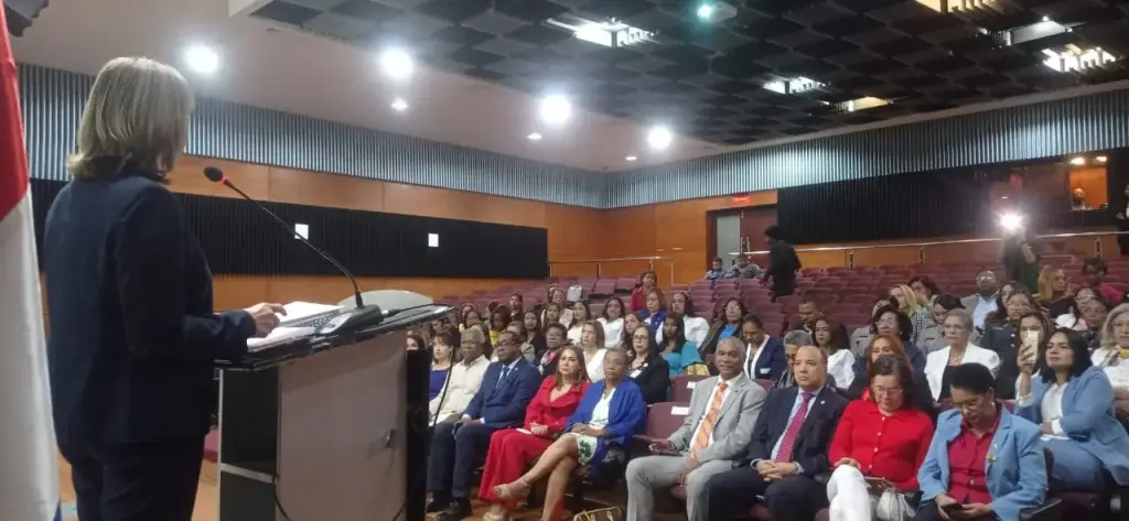 UASD Y UNFPA gradúan servidores en atención de violencia de género