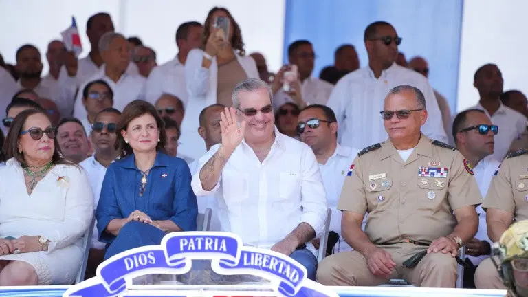 Presidente Abinader encabeza desfile por 181.º aniversario de la batalla del 30 de Marzo