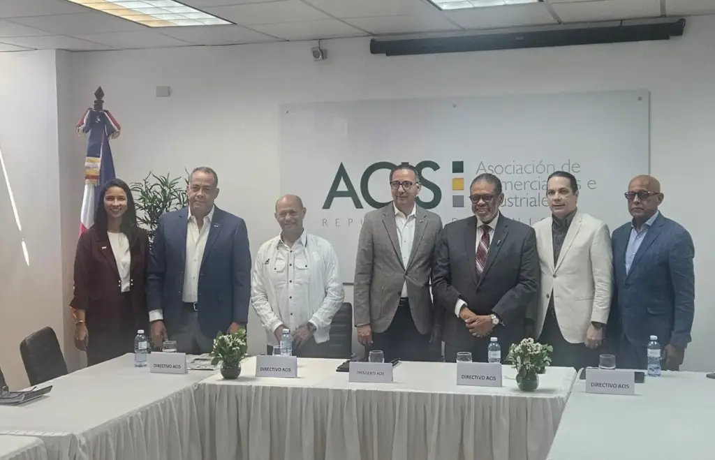 Modesto Guzmán se reúne con directivos de la ACIS en Santiago