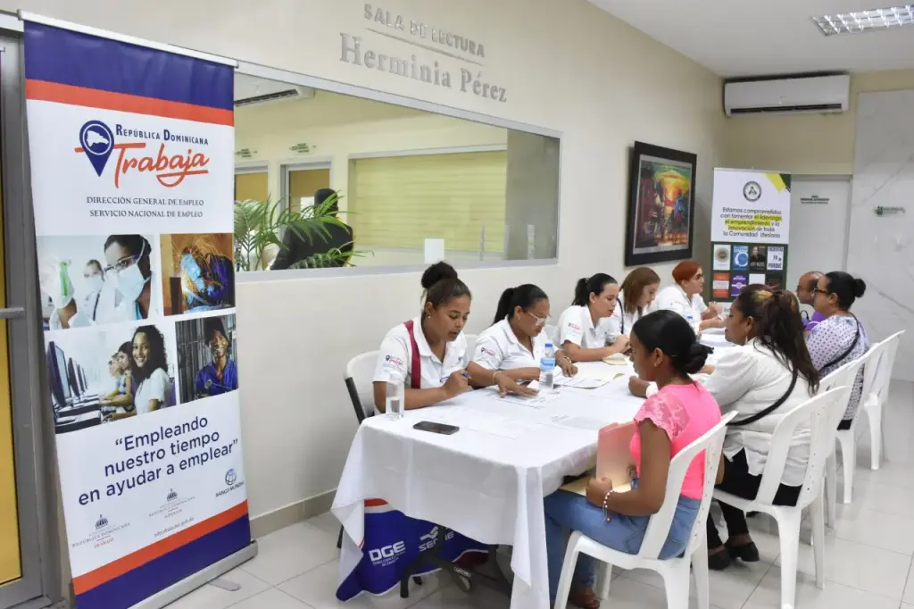 Ministerio de Trabajo y Por Talento invitan a feria de empleos en Santiago