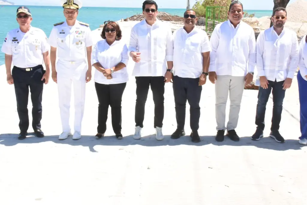Turismo inicia construcción terminal de cruceros en puerto de Barahona