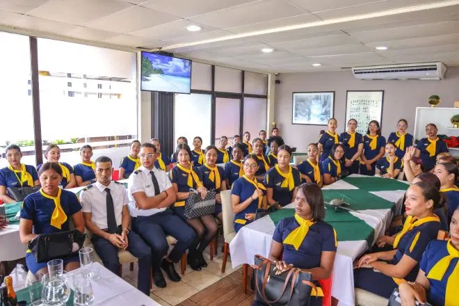 Tripulantes VIP capacita a más de 300 estudiantes de Santo Domingo y Santiago