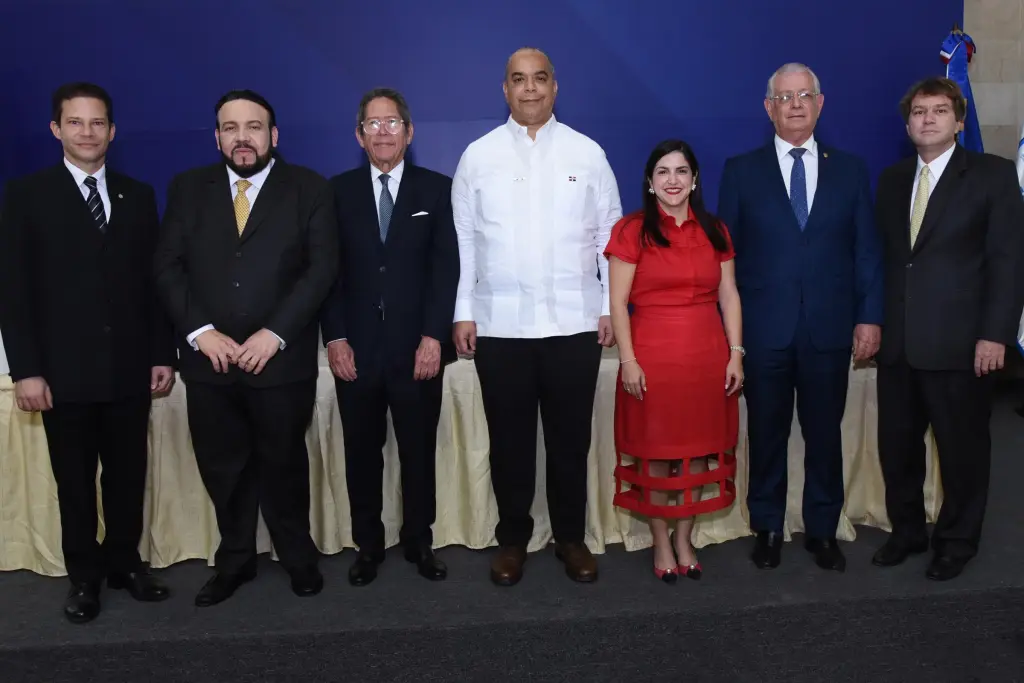 Cuerpo Consular pone a circular el libro