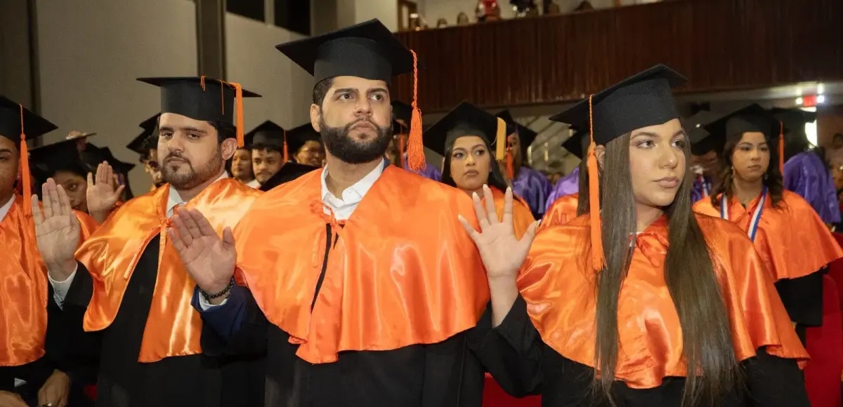 UNPHU gradúa a 463 nuevos profesionales