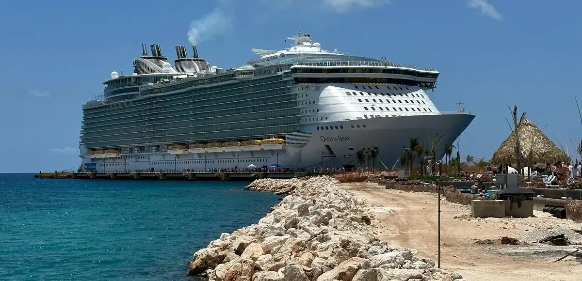 Pedernales recibe uno de los cruceros más grande del mundo