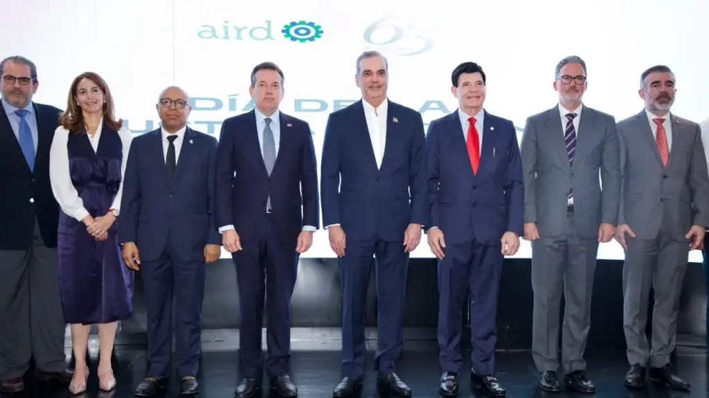 Abinader afirma RD está en posición adecuada tras anuncio de EE.UU. de aumento de 10% a aranceles