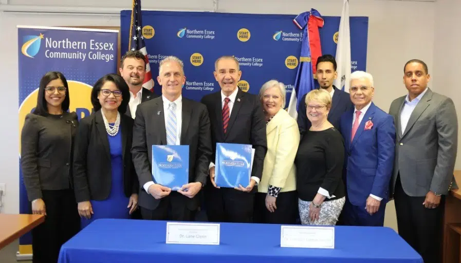 MEScyt y Northern Essex firman acuerdo para beneficiar jóvenes de RD y EE. UU.
