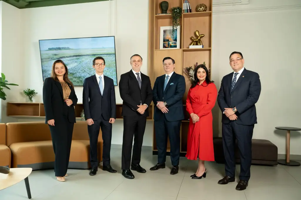ADOSAFI presenta su nuevo Consejo de Directores 2025-26