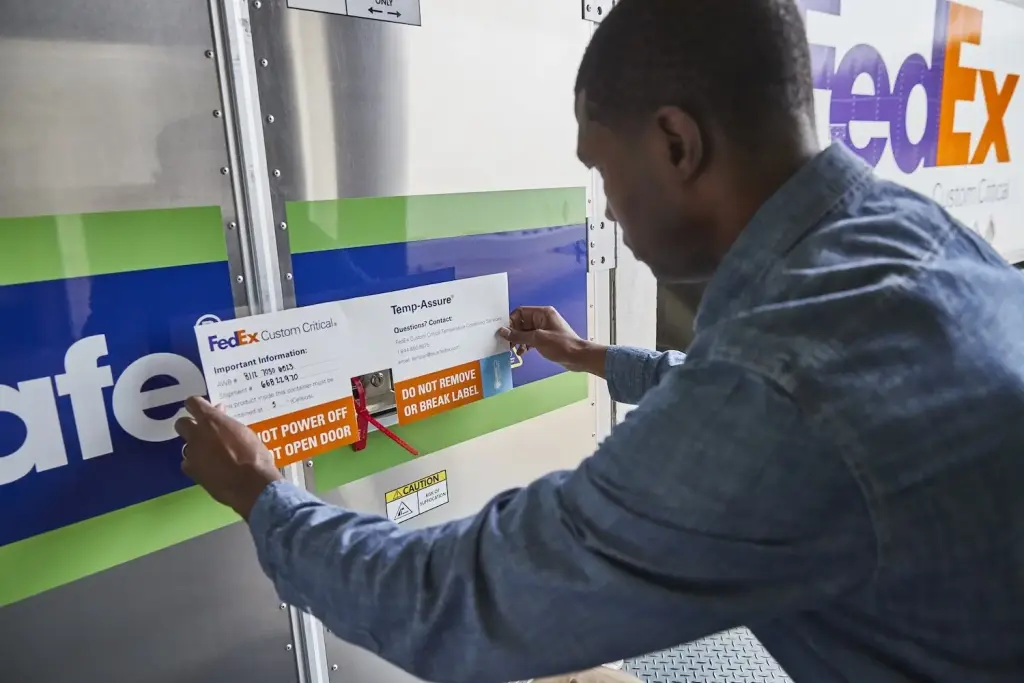 FedEx certificada para operar en logística farmacéutica en RD