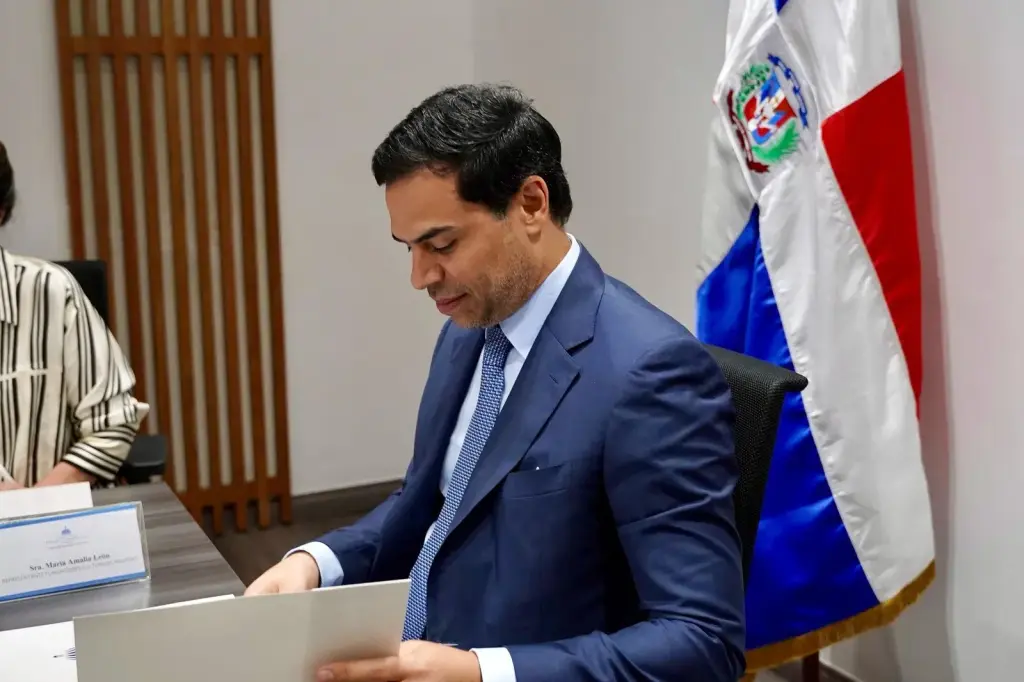 Roberto Ángel presenta ejes de su gestión