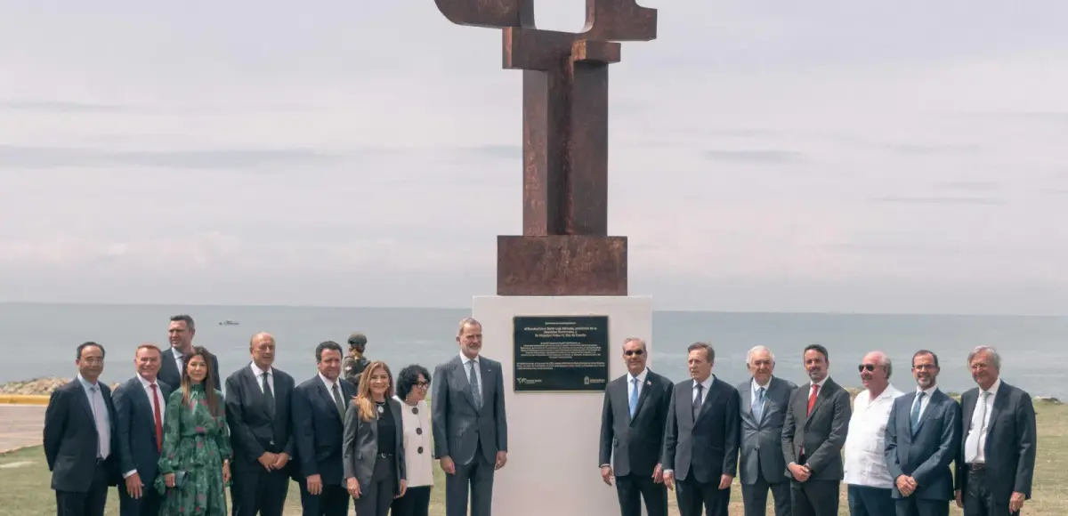 Rey de España, Abinader y Carolina Mejía inauguran monumento a la paz y la libertad