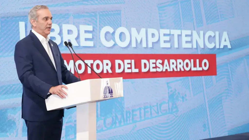 Presidente Abinader presenta avances históricos en libre competencia