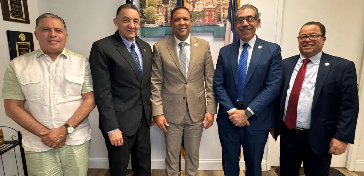 Asjana David, candidato a rector UASD, visita al asambleísta George Álvarez