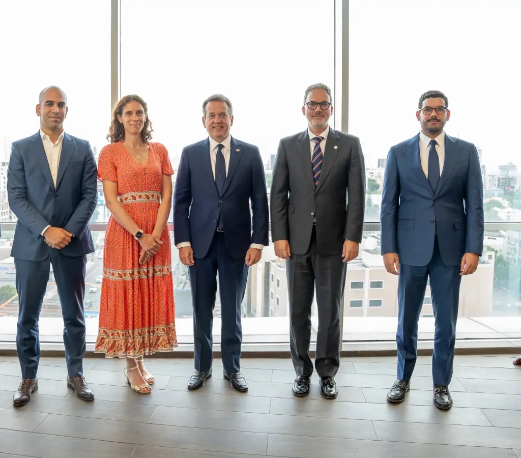 RD fortalece compromiso con gestión de los residuos plásticos