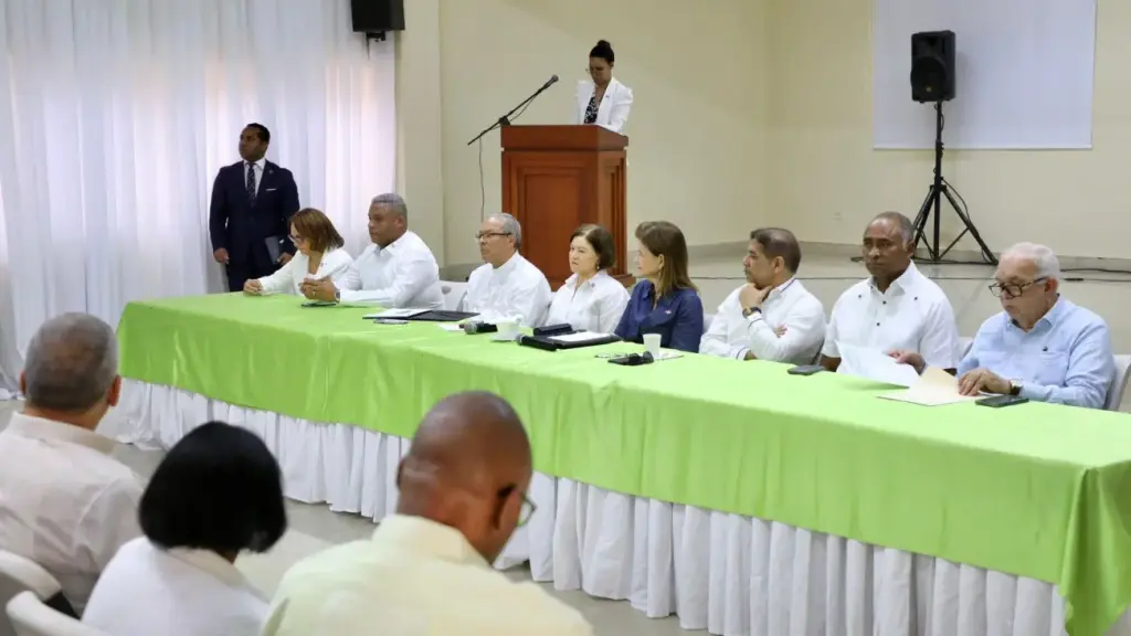 Vicepresidenta Raquel Peña encabeza encuentro con productores de mango en Peravia