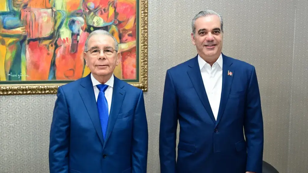 Presidente Abinader y expresidente Danilo Medina siguen diálogo sobre crisis de Haití