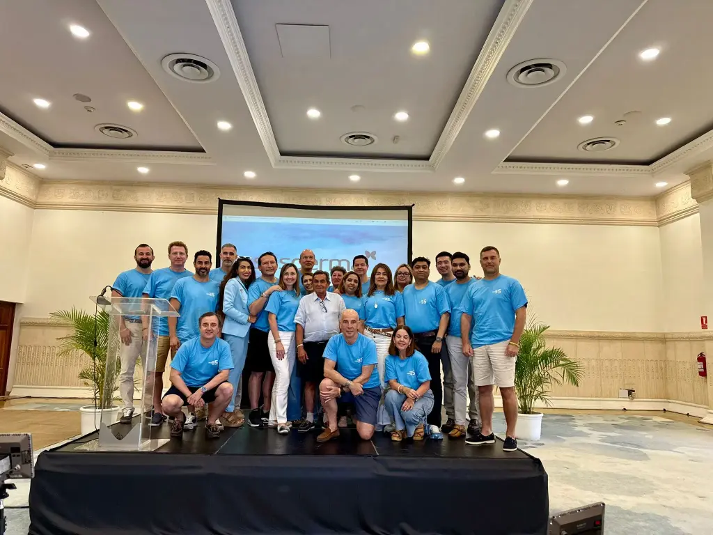 Sesderma reúne su equipo global