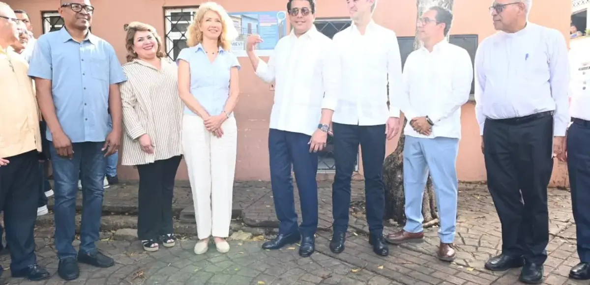 Ministro de Turismo inicia Mejoramiento de Viviendas en Ciudad Colonial