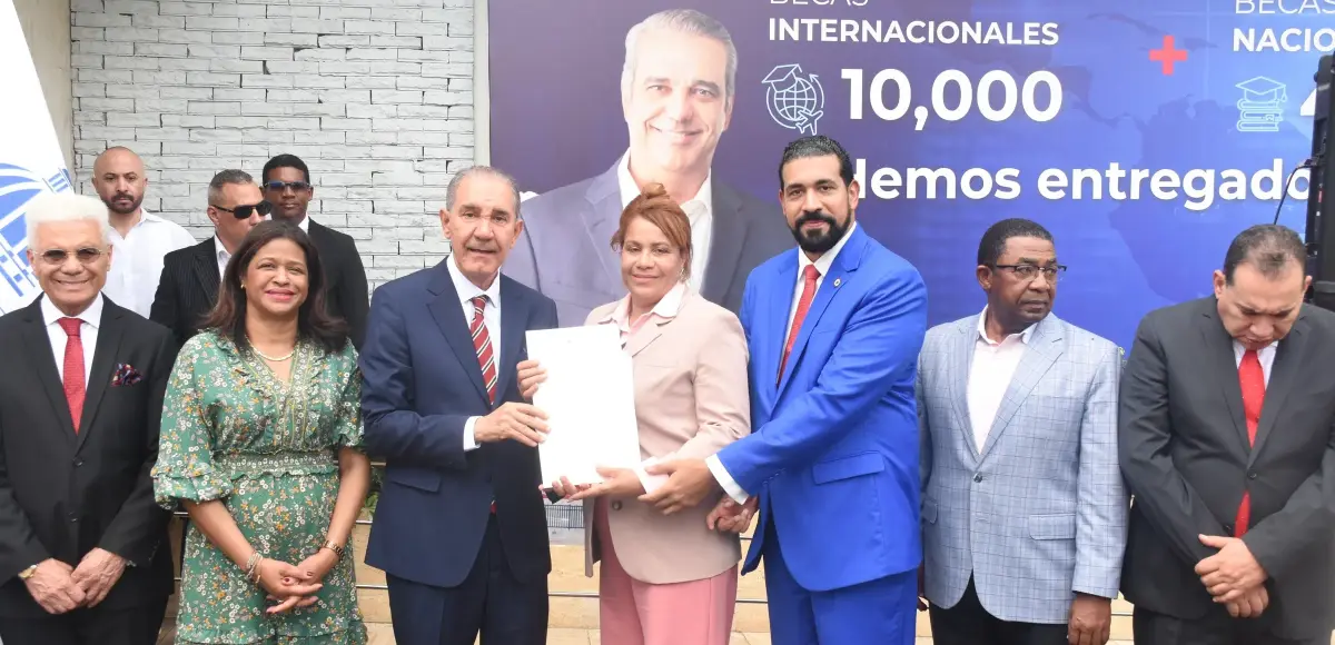 MESCyT otorga 443 becas internacionales a estudiantes dominicanos