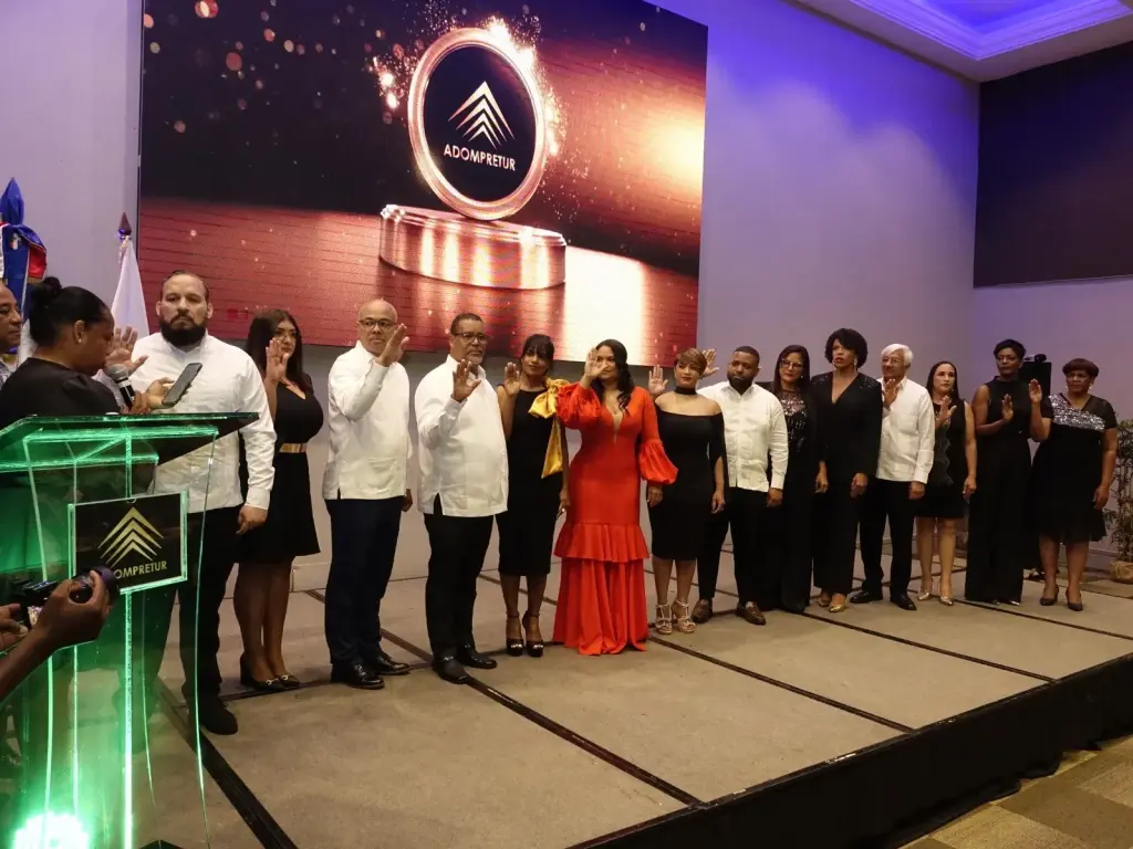 Sarah Hernández asume presidencia de Adompretur