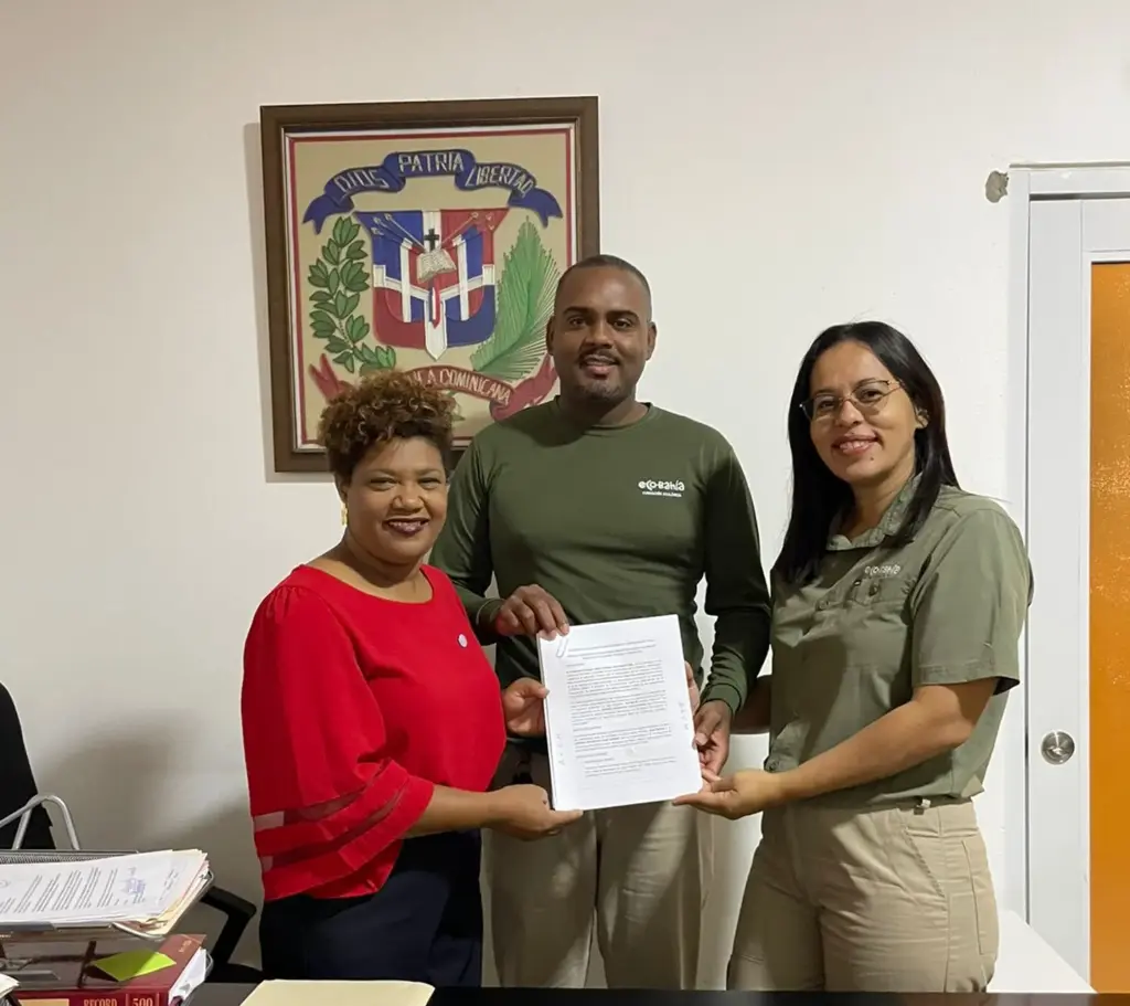 Fundación Eco-Bahia y Distritos Educativos de zonas turísticas de RD firman acuerdo