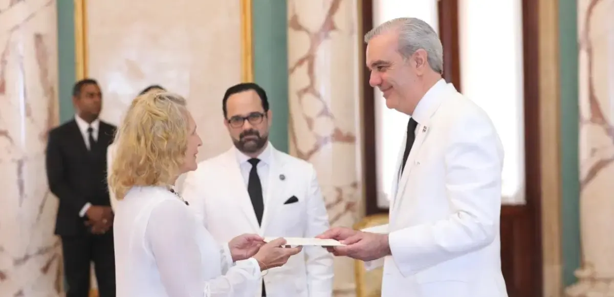 Presidente Abinader recibe cartas credenciales de siete nuevos embajadores