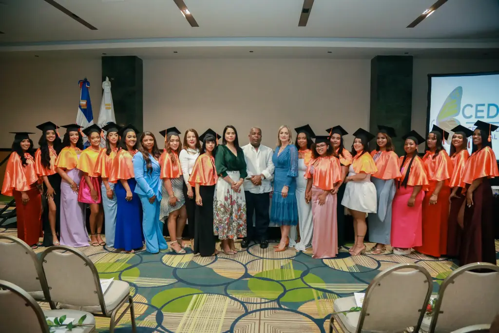 Primera graduación ordinaria de CEDI-Mujer en Santiago