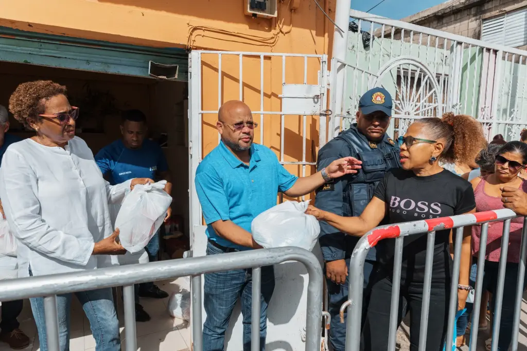 Alcaldía del DN realiza operativo médico social en Ensanche Espaillat