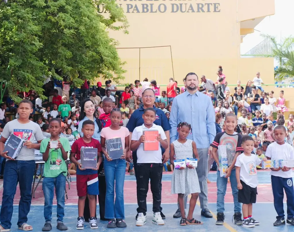 Fundación Refidomsa entrega útiles escolares a más de 7,000 estudiantes