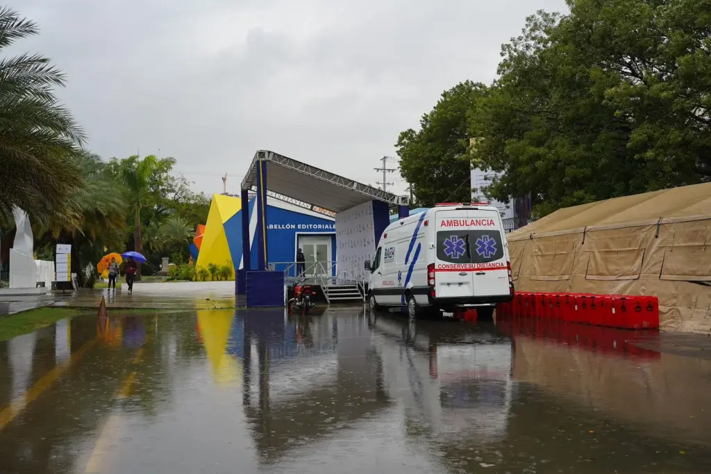 Feria del Libro suspende actividades de este viernes por las lluvias