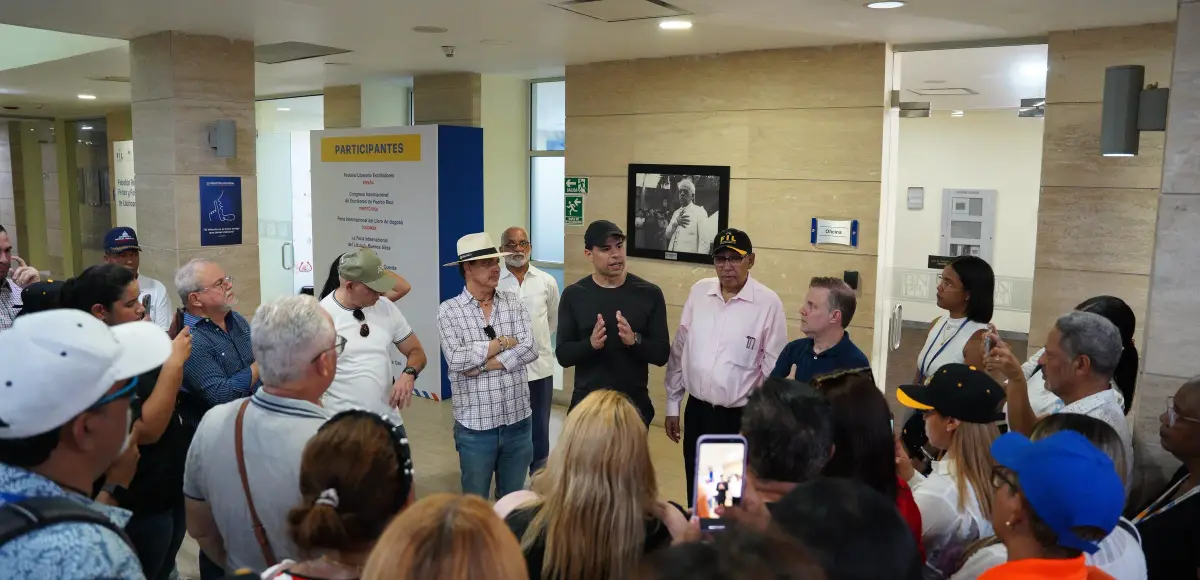 Roberto Ángel Salcedo supervisa montaje de la Feria Internacional del Libro