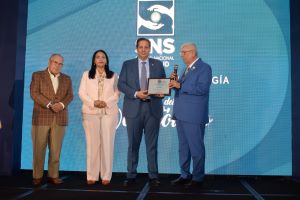 SNS reconoce entrega y profesionalismo de odontólogos en su día