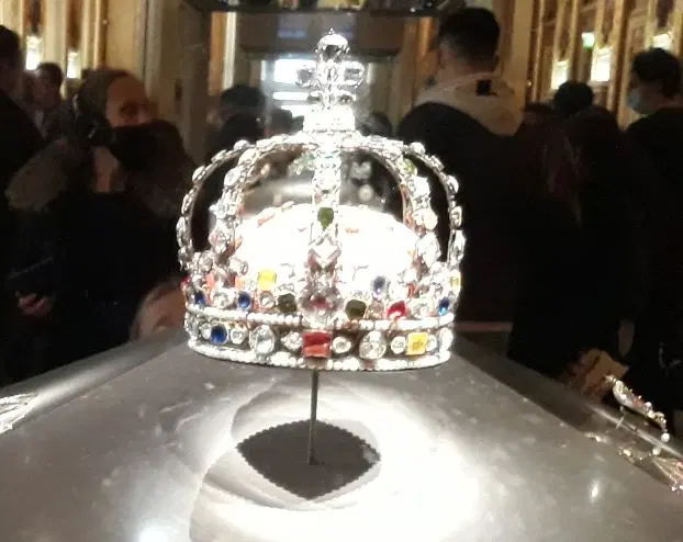 Joyas robadas del Museo del Louvre valen US$102 millones