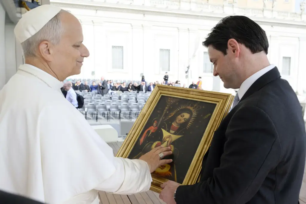 El Papa León XIV bendice la Virgen Peregrina de la Altagracia