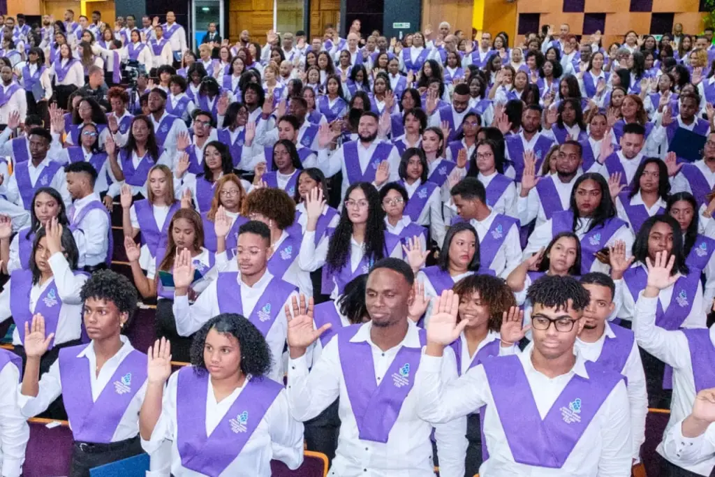 ISFODOSU inviste 1,091 nuevos maestros de excelencia este año 2025