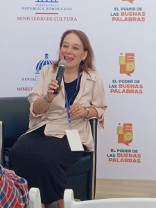 Escritora Laura Alcoba narró como vivencias de su infancia se convirtieron en centro de su obra
