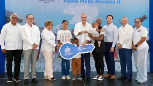 Presidente Abinader entrega 95 nuevas viviendas en Pedro Brand