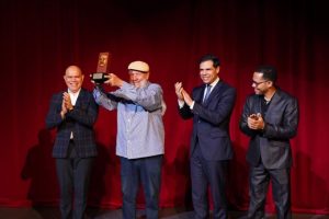 Humo en la sala Máximo Avilés Blonda de Bellas Artes en apertura de FITE RD 2025