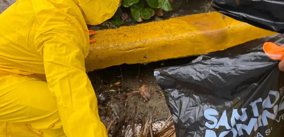 Brigadistas de la Alcaldía del DN mitigan efectos de las lluvias desde la madrugada