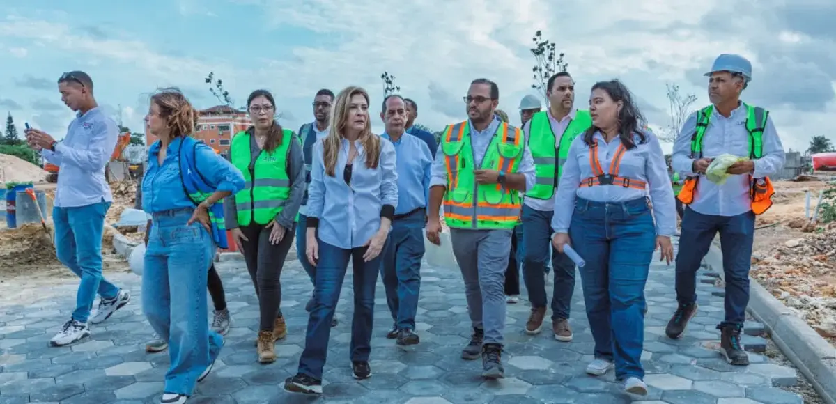 Carolina supervisa obras y destaca avances en el Malecón Deportivo y parque Taíno