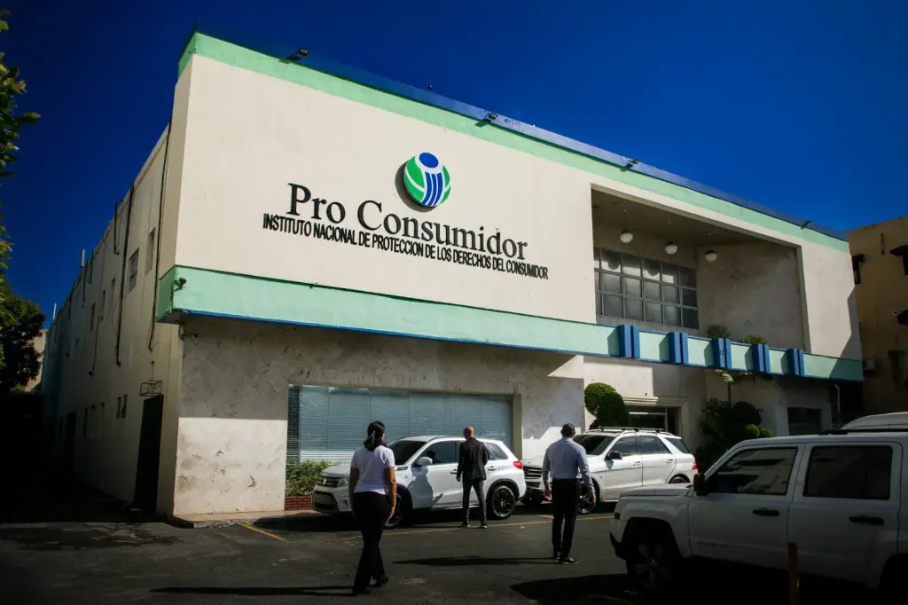 Pro Consumidor interviene más de 30 comercios chinos por irregularidades sanitarias y comerciales
